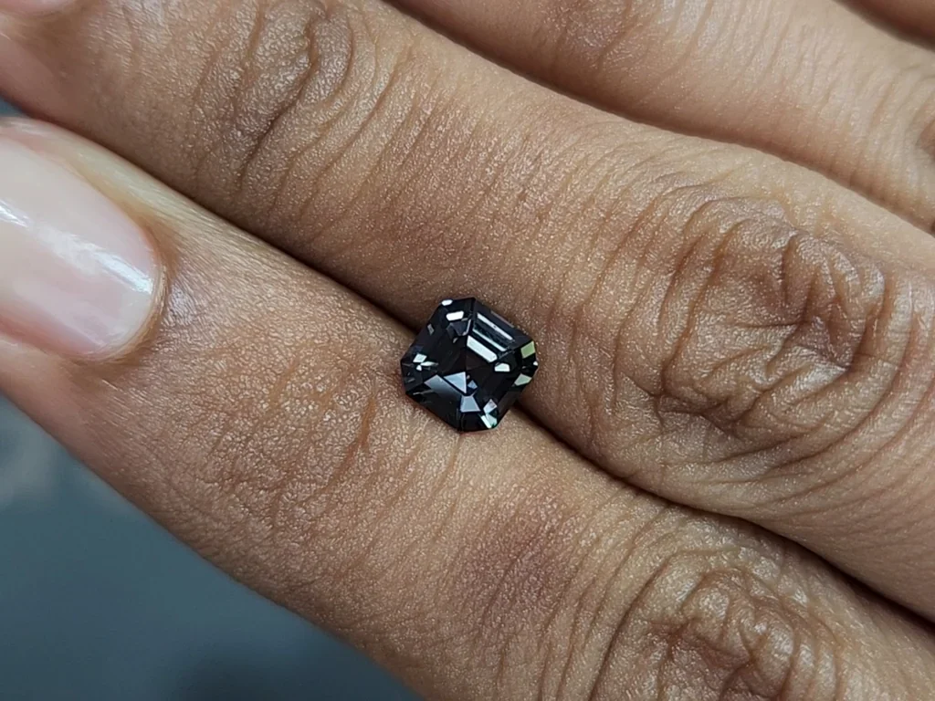 Sapphire Teal octagon cut 1.22 carats, Madagascar Image №2
