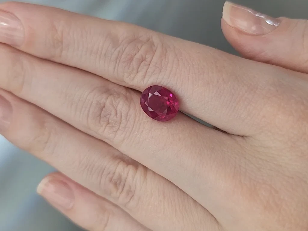 Unheated Pigeon's Blood red ruby in oval cut 5.27 carats, Burma (Mogok), GRS, SSEF Image №2