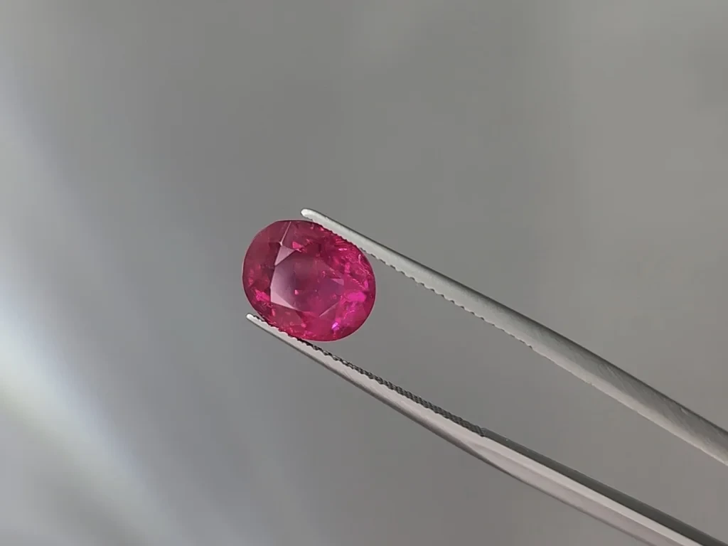 Unheated Pigeon's Blood red ruby in oval cut 5.27 carats, Burma (Mogok), GRS, SSEF Image №3