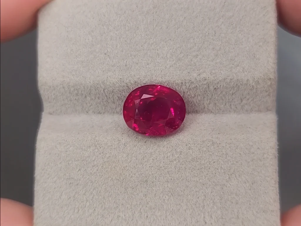 Unheated Pigeon's Blood red ruby in oval cut 5.27 carats, Burma (Mogok), GRS, SSEF Image №4