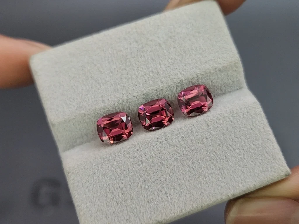 Set of garnets rhodolite cushion cut 4.26 carats, Madagascar Image №5