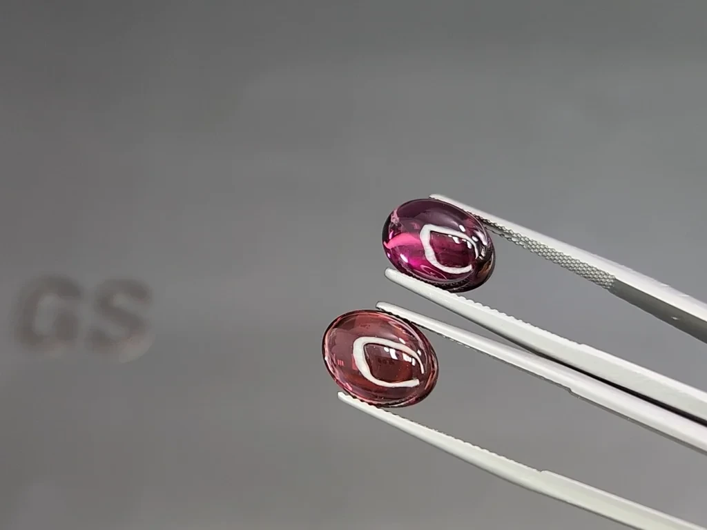 Pair of rhodolite garnets cabochon cut 11.56 carats, Madagascar Image №3