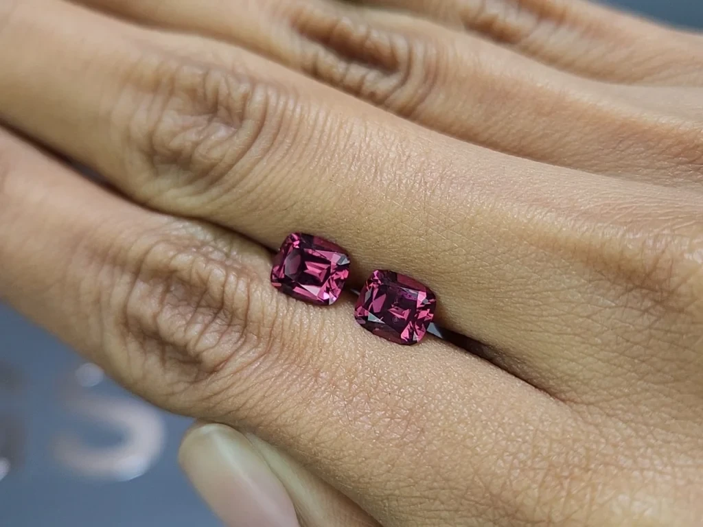 Pair of rhodolite garnets cushion cut 2.99 carats, Madagascar Image №2