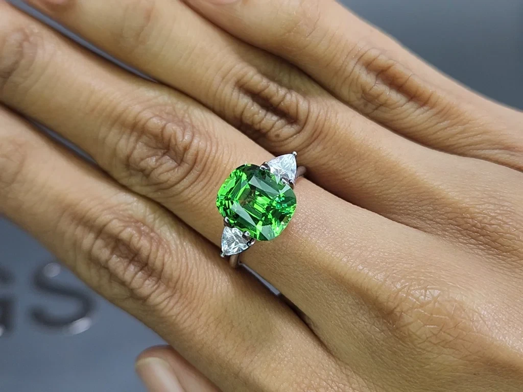 Garnet tsavorite cushion cut 5,52 carats, Tanzania Image №5