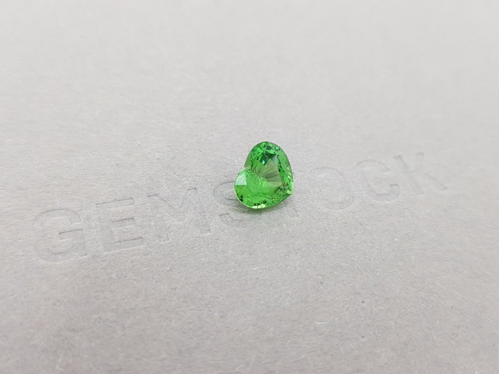 Bright heart cut tsavorite 2.05 ct, Tanzania Image №2