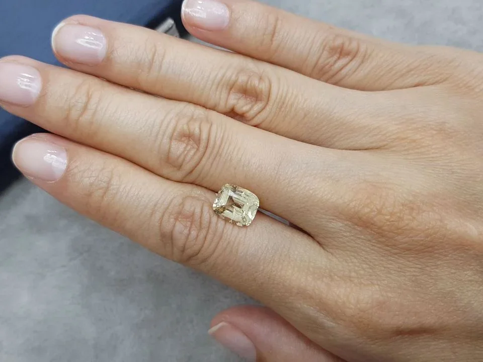 Nigerian yellow beryl in cushion cut 2.41 ct Image №2