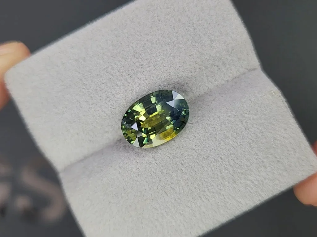 Unheated bi-color sapphire in oval cut 5.63 carats, Australia  Image №4