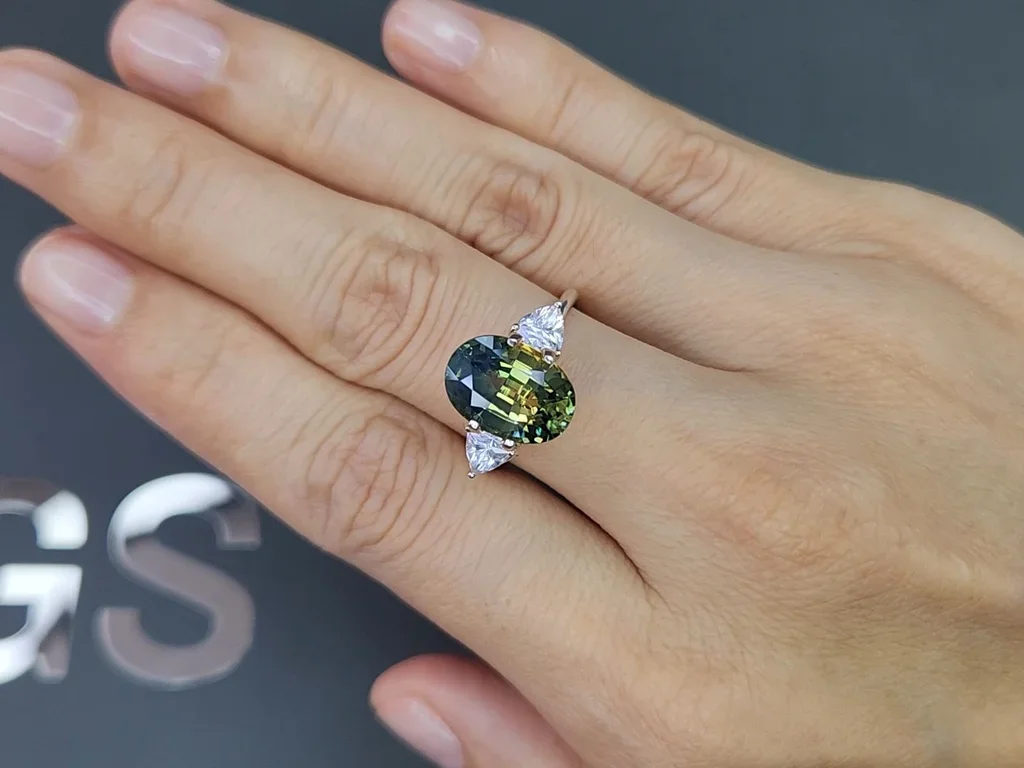 Unheated bi-color sapphire in oval cut 5.63 carats, Australia  Image №5