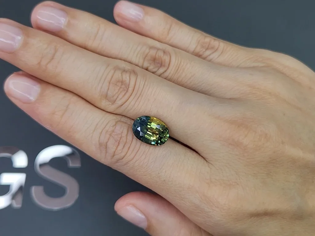 Unheated bi-color sapphire in oval cut 5.63 carats, Australia  Image №2