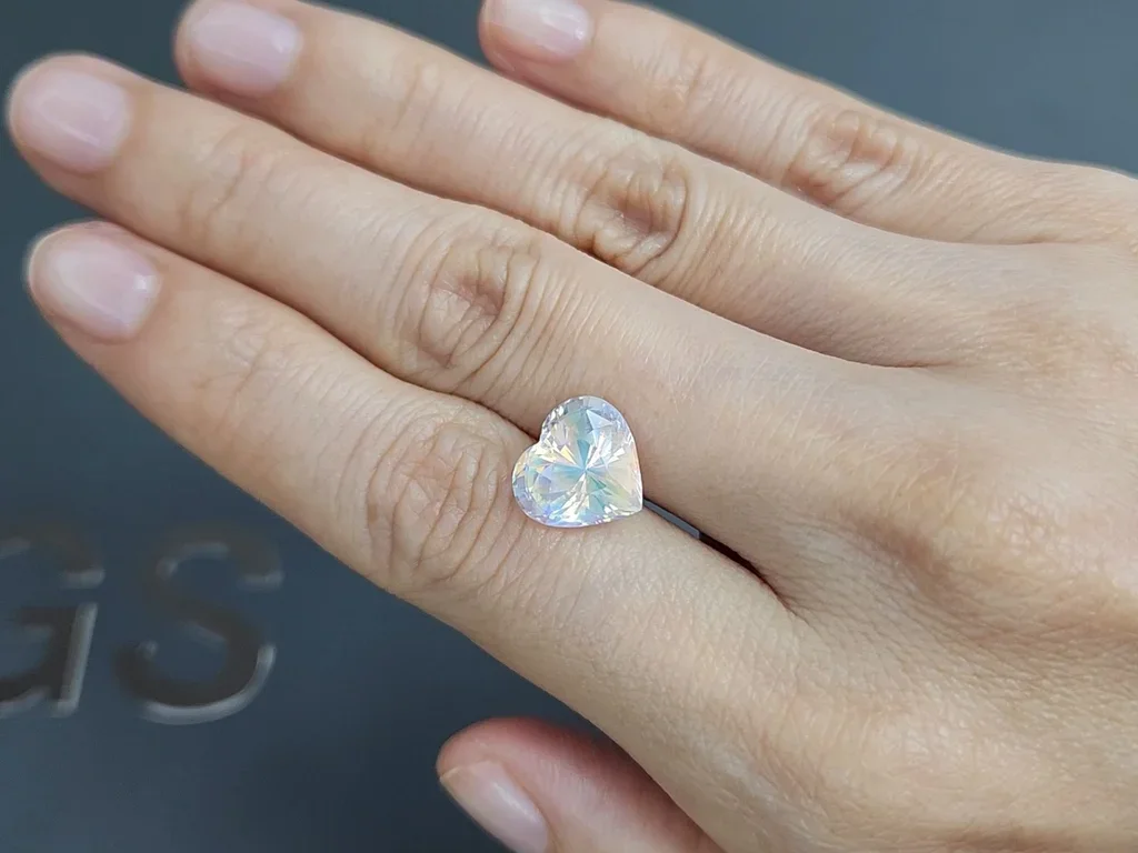 Rainbow moonstone in faceted heart cut 4.36 carats, Madagascar Image №2