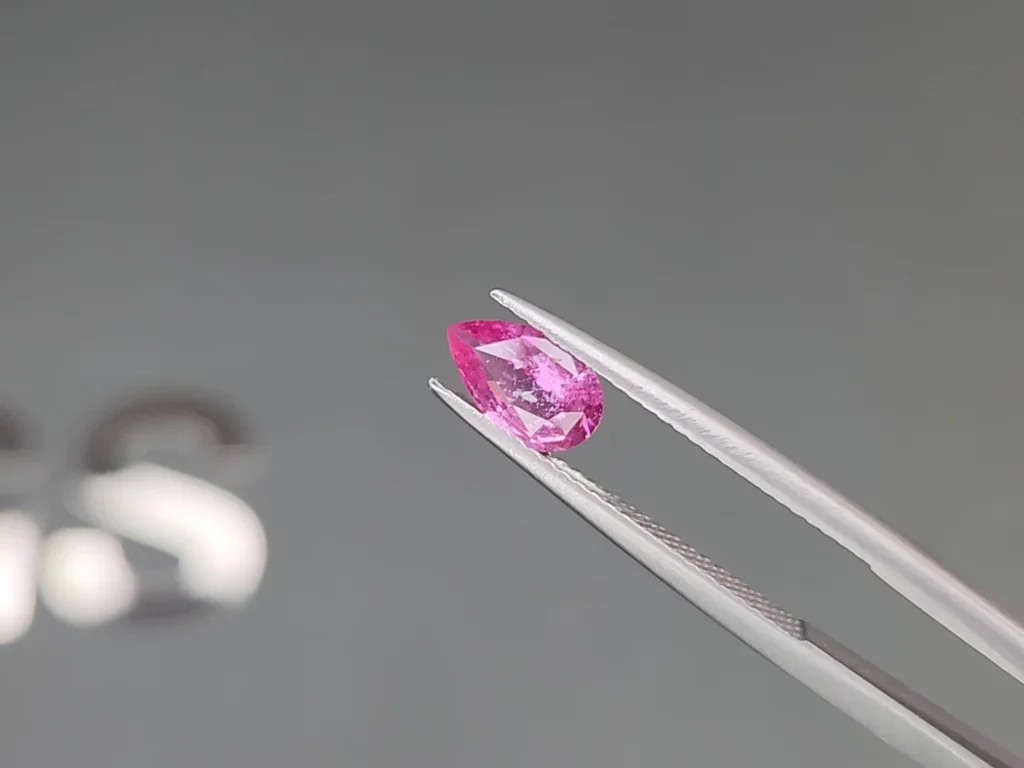 Unheated pear cut pink sapphire 0.97 carats, Madagascar Image №3