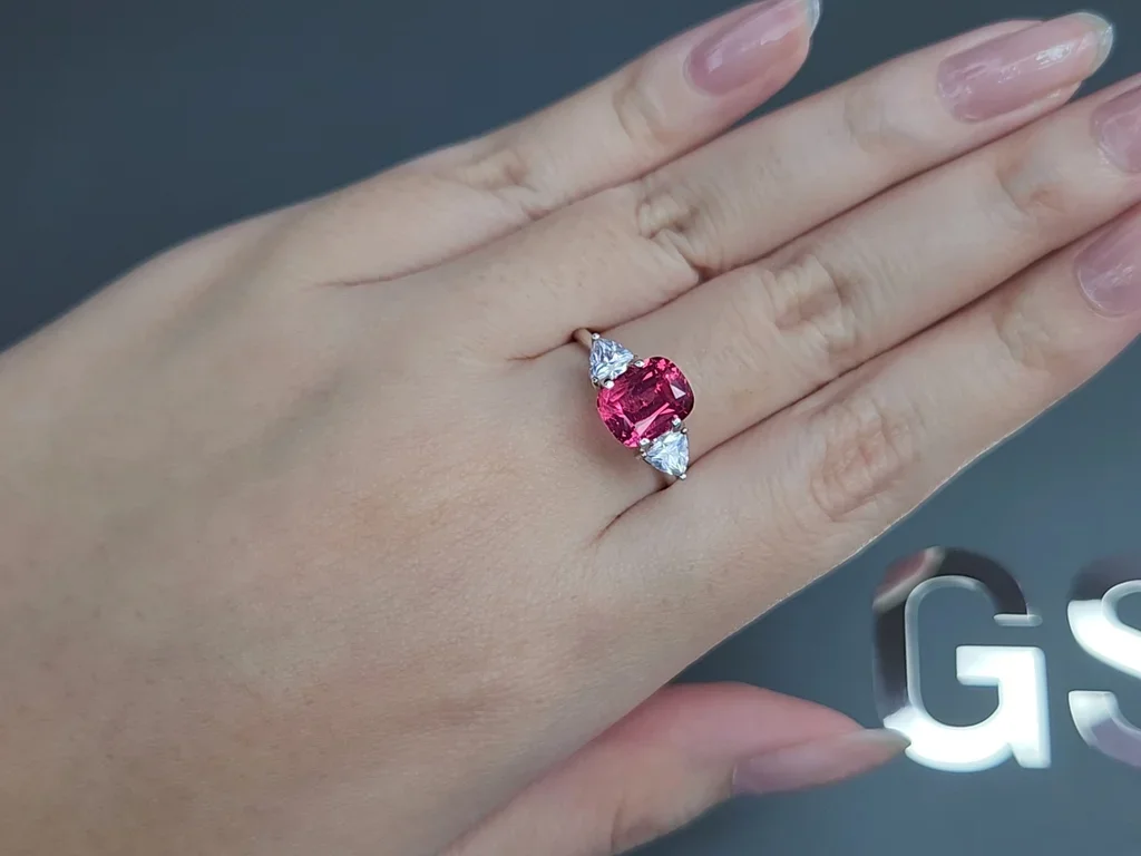 Spinel Mahenge Vivid Pink cushion cut 3.09 carats, Tanzania  Image №5