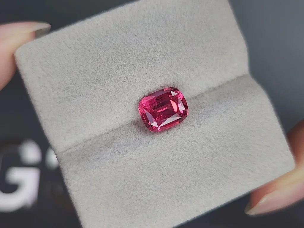 Spinel Mahenge Vivid Pink cushion cut 3.09 carats, Tanzania  Image №4