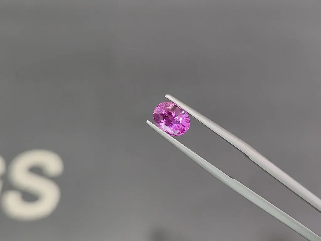 Sapphire Vivid Pink oval cut 1.56 carats, Madagascar Image №3
