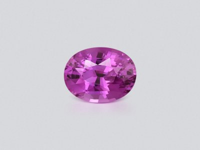 Sapphire Vivid Pink oval cut 1.56 carats, Madagascar photo