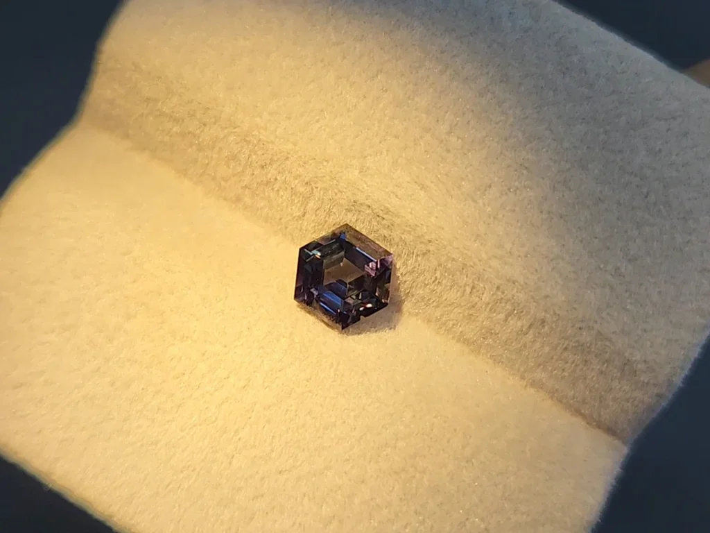 Sapphire color change hexagon cut 1.12 carats, Madagascar Image №10