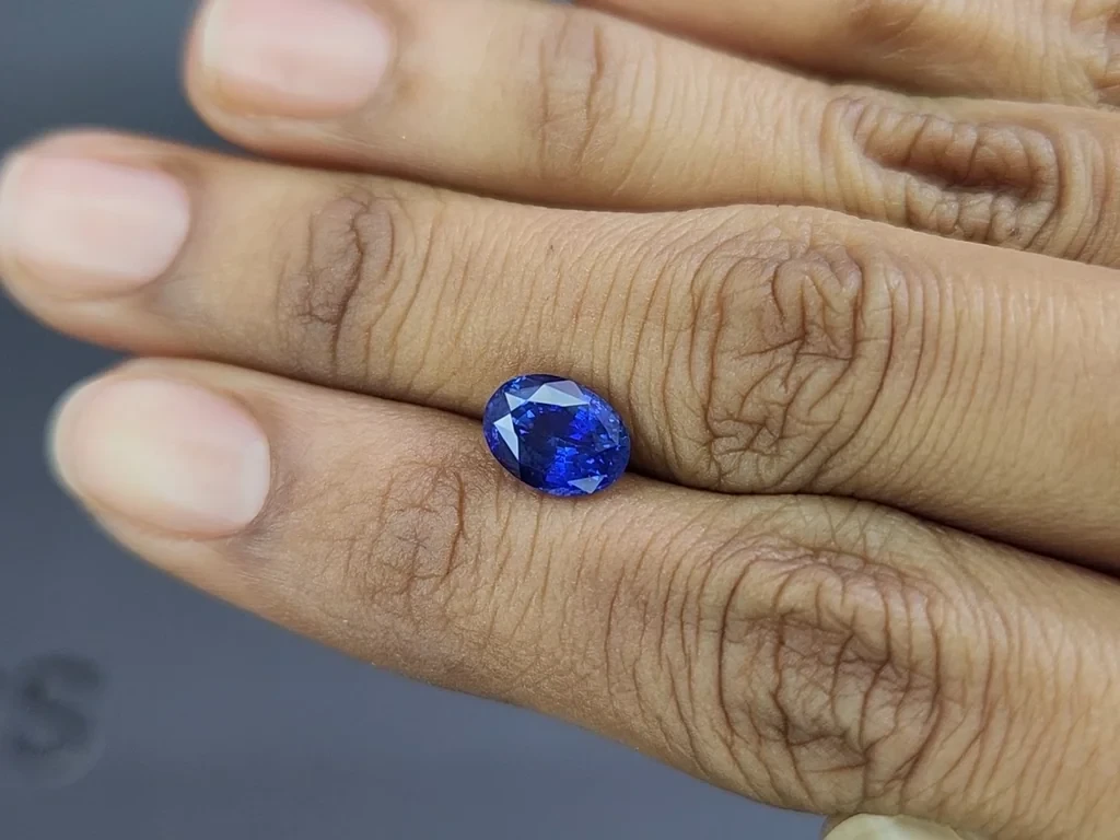 Sapphire Royal Blue oval cut 2.79 carats, Sri Lanka  Image №2