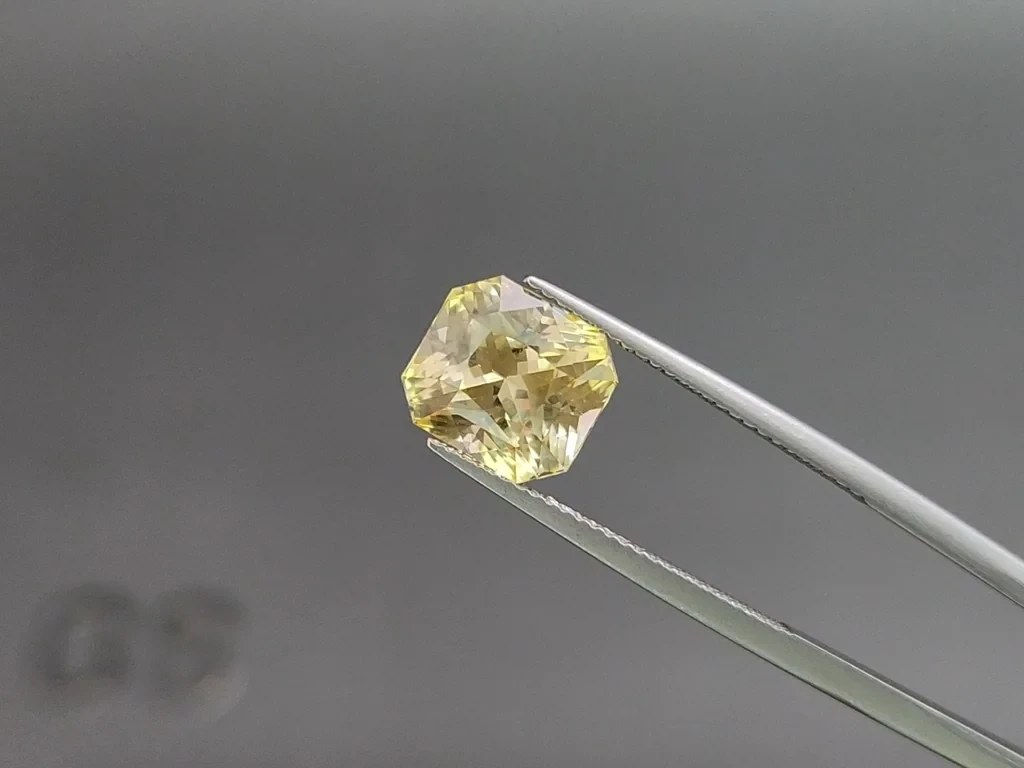 Unheated Pastel Yellow sapphire in radiant cut 6.11 carats, Sri Lanka Image №3