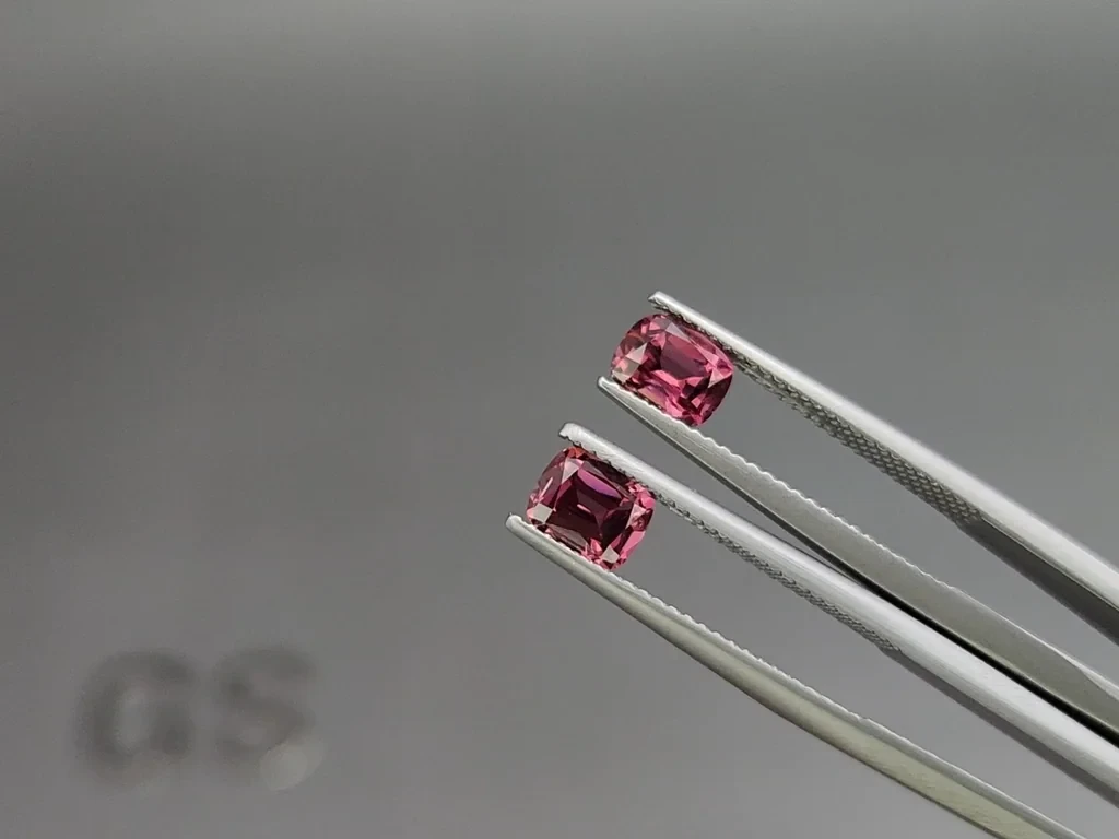 Set of garnets rhodolite cushion cut 2.66 carats,  Madagascar Image №3