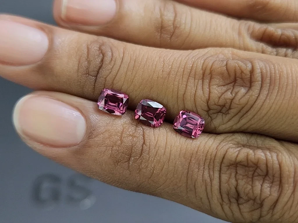 Set of garnets rhodolite cushion cut 2.66 carats,  Madagascar Image №1