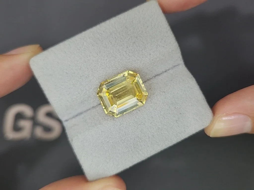 Unheated Intense Yellow sapphire in octagon cut 9.01 carats, Sri Lanka Image №4