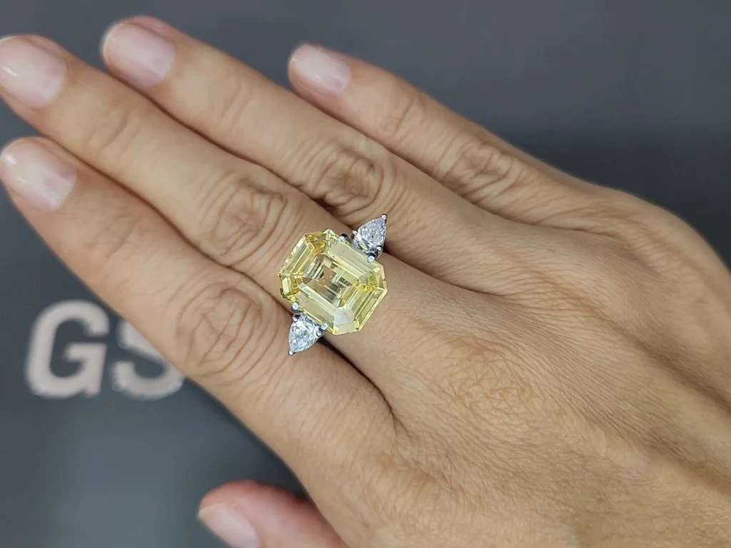 Unheated Intense Yellow sapphire in octagon cut 9.01 carats, Sri Lanka Image №5