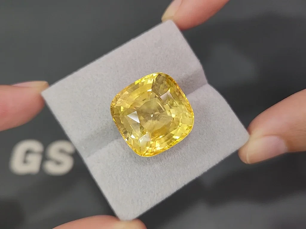 Unheated yellow sapphire cushion cut  45.46 carats, Sri Lanka Image №4