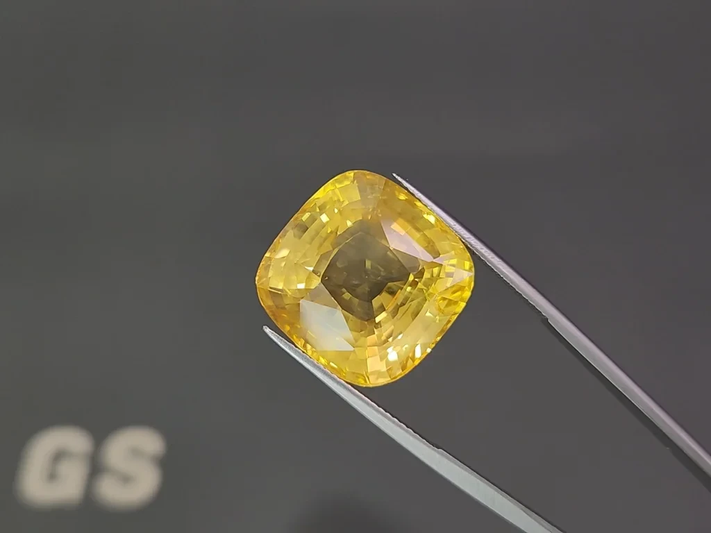 Unheated yellow sapphire cushion cut  45.46 carats, Sri Lanka Image №3