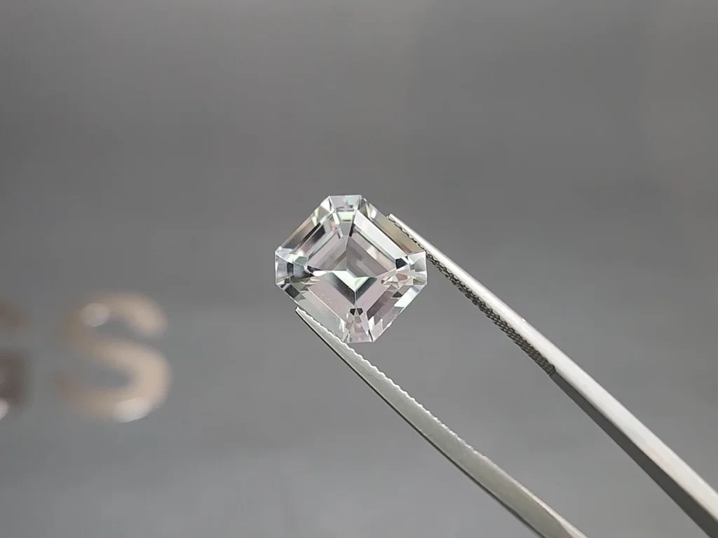 Kunzite light green octagon cut 7.13 carats, Pakistan Image №3