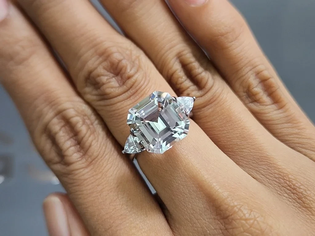 Kunzite light green octagon cut 7.13 carats, Pakistan Image №5