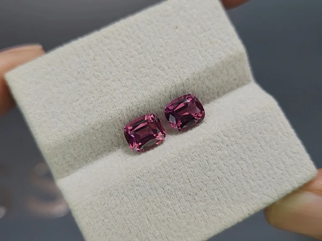 Pair of rhodolite garnets cushion cut 2.84 carats, Madagascar Image №4