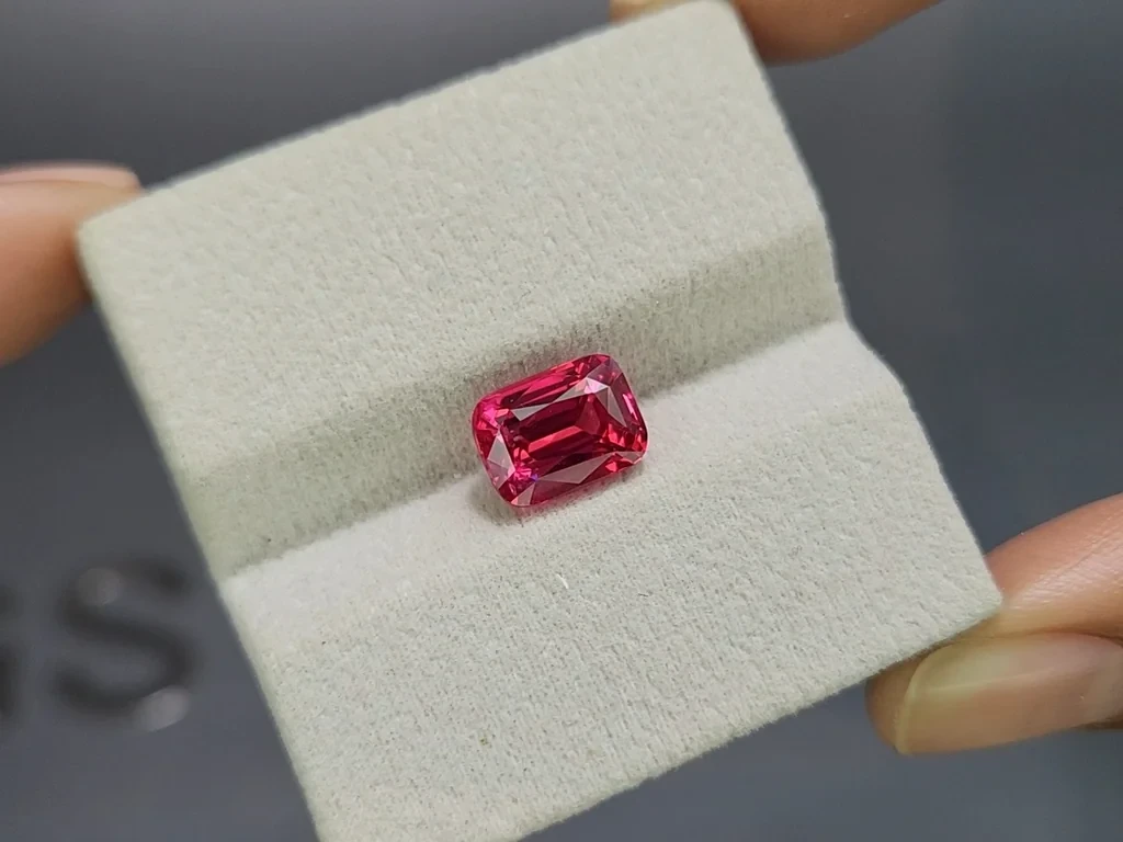 Spinel Mahenge Vivid Pink cushion cut  4.00 carats, Tanzania Image №4