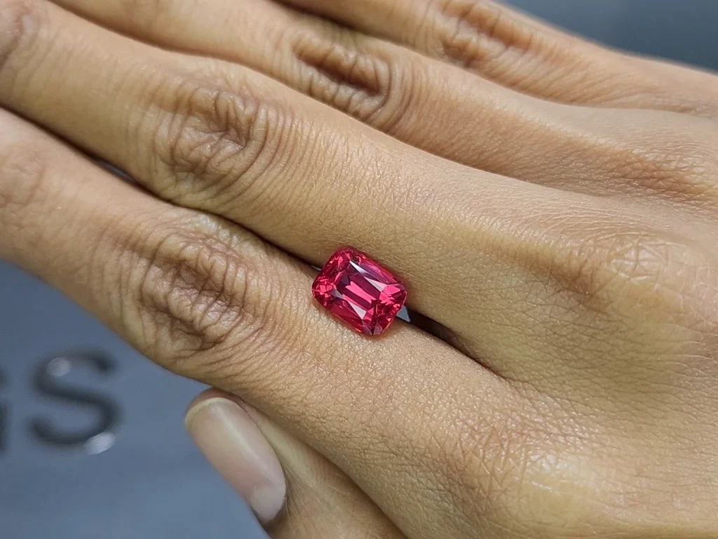 Spinel Mahenge Vivid Pink cushion cut  4.00 carats, Tanzania Image №2
