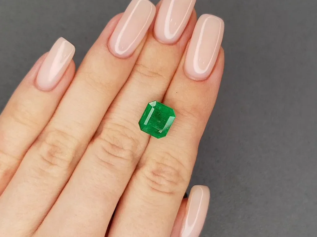 Emerald Vivid Green 3.77 ct, Pakistan, GFCO Image №2