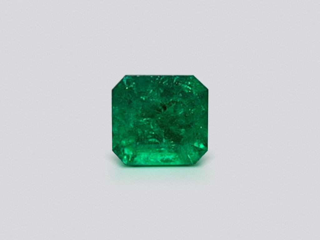 Ring with Vivid Green emerald color 1.60 ct in 18K gold  Image №4