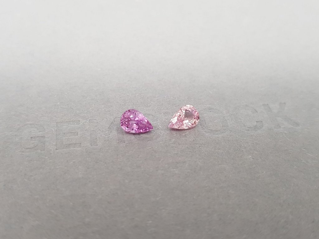 Contrasting pair of untreated pear cut sapphires 1.15 ct Image №3