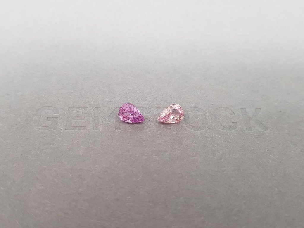 Contrasting pair of untreated pear cut sapphires 1.15 ct Image №2