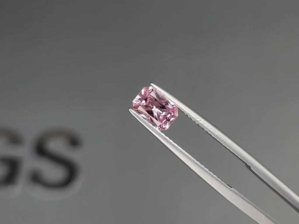 Baby pink sapphire in radiant cut 1.04 carats, Madagascar Image №3