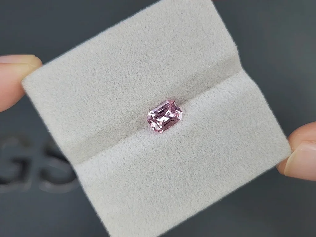 Baby pink sapphire in radiant cut 1.04 carats, Madagascar Image №4