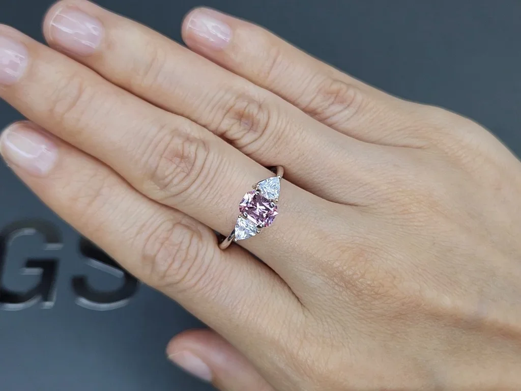 Baby pink sapphire in radiant cut 1.04 carats, Madagascar Image №5