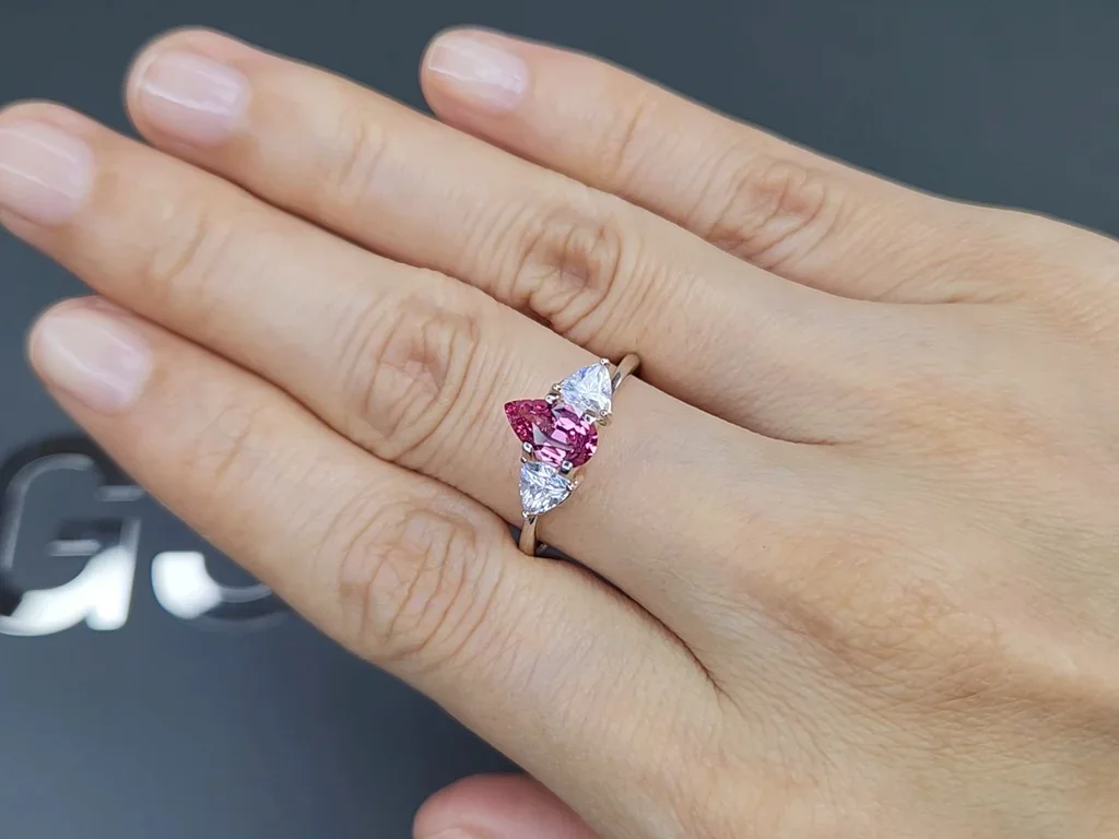 Unheated pear cut vivid pink sapphire 1.03 carats, Madagascar Image №5