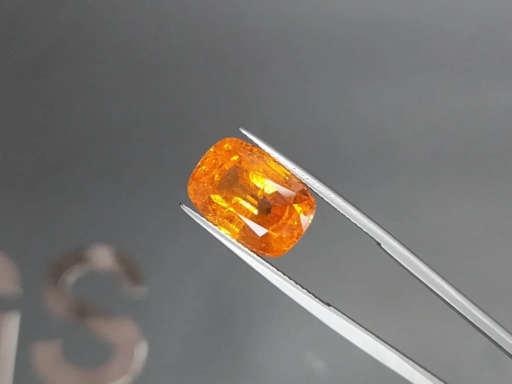 Top Fanta color spessartine in cushion cut 13.13 carats, Africa Image №3