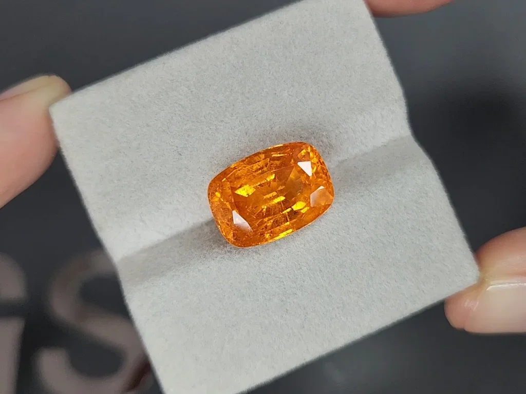 Top Fanta color spessartine in cushion cut 13.13 carats, Africa Image №4