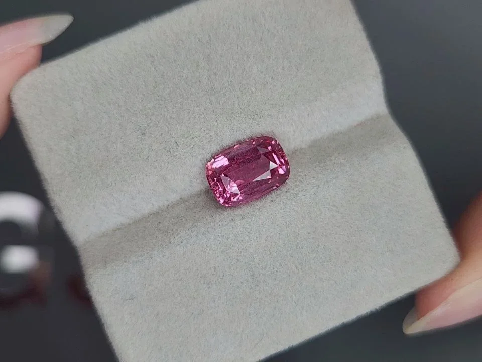 Vivid pink Mahenge pink spinel in cushion cut  3.11 carats, Tanzania Image №4