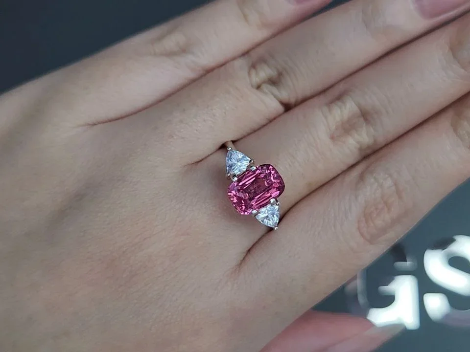 Vivid pink Mahenge pink spinel in cushion cut  3.11 carats, Tanzania Image №5