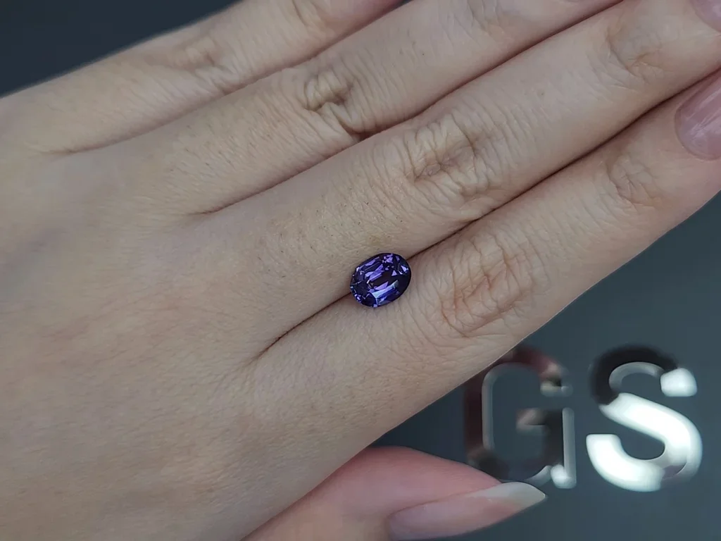 Purple sapphire in oval cut 1.55 carats, Sri Lanka Image №2