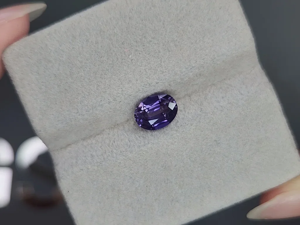 Purple sapphire in oval cut 1.55 carats, Sri Lanka Image №4