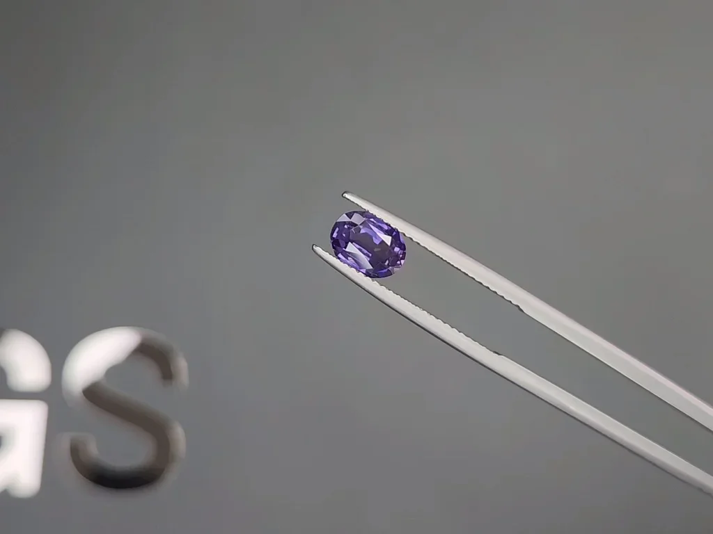 Purple sapphire in oval cut 1.55 carats, Sri Lanka Image №3
