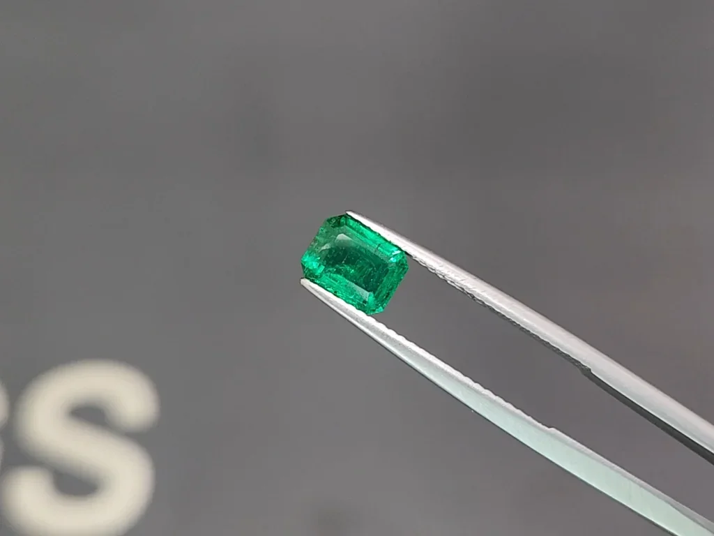 Vivid green emerald in octagon cut 1.09 carats, Panjshir Image №3