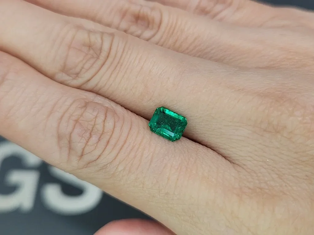Vivid green emerald in octagon cut 1.09 carats, Panjshir Image №2